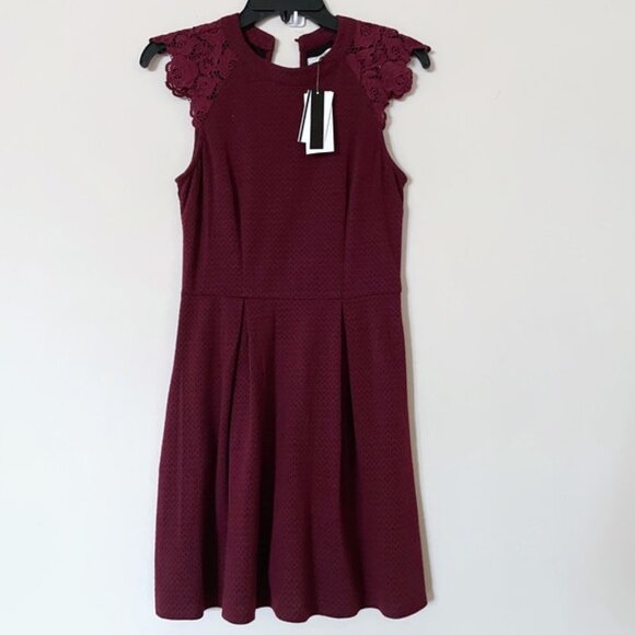 Wine color sleeveless dress - Picture 4 of 9